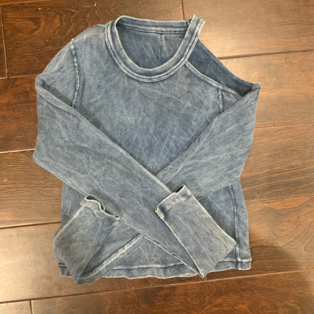 Cropped long sleeve shirt